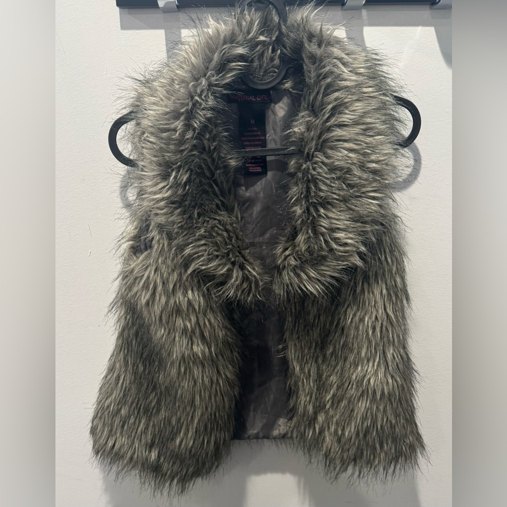 2/$20 Women’s Gorgeous Chic faux fur vest size M trending - Picture 6 of 7
